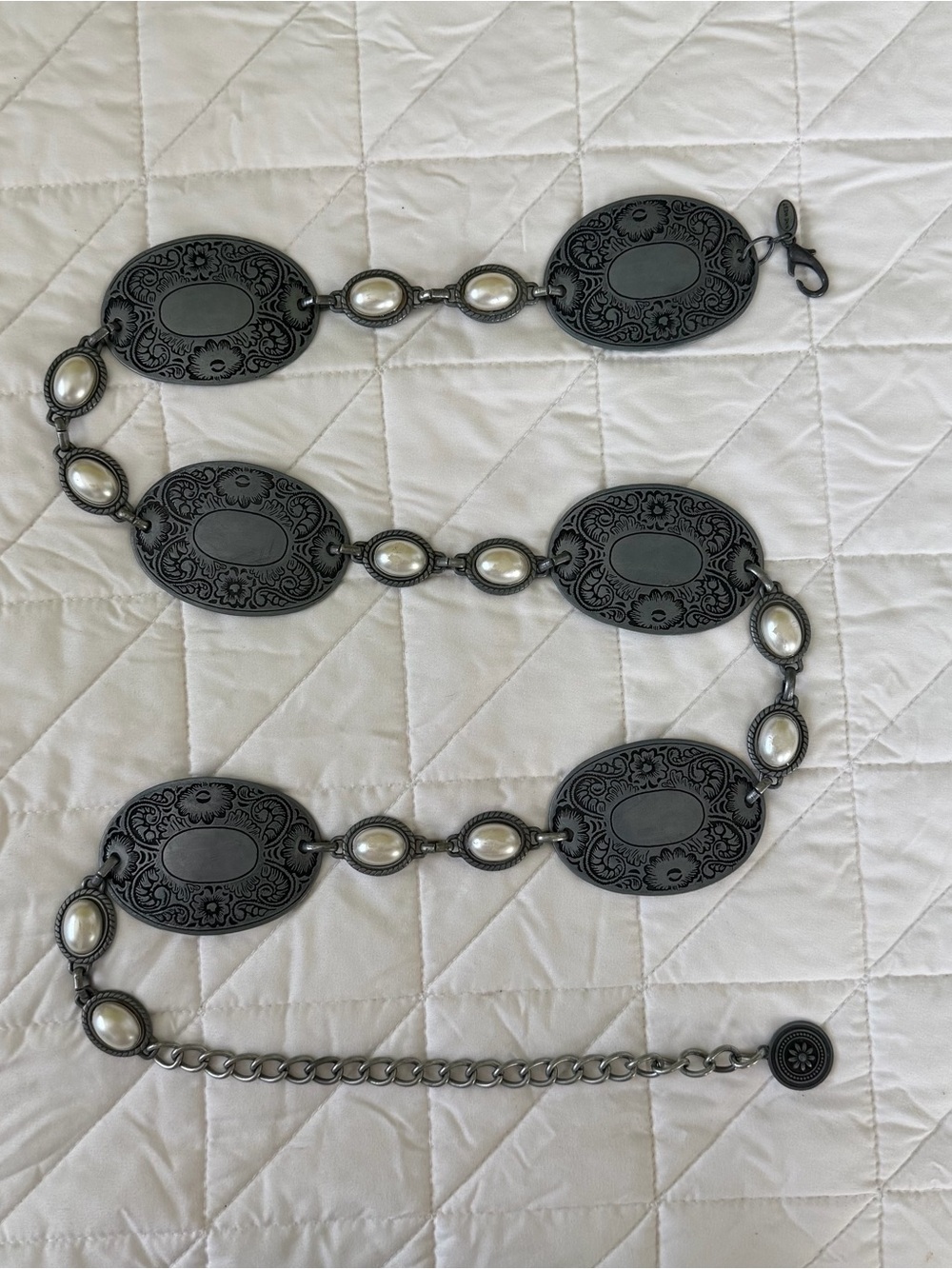 VINTAGE Nine West Silver and Pearl Chain Belt Western